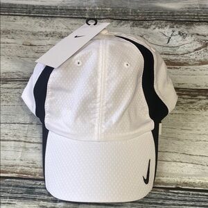 Nike Performance Black and White Sports Cap Sz M/L
